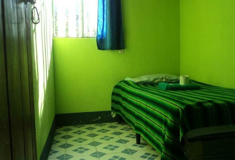 هتل Y Restaurante Playa Linda