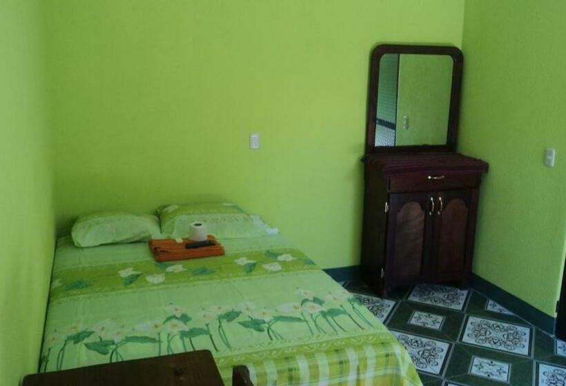 هتل Y Restaurante Playa Linda