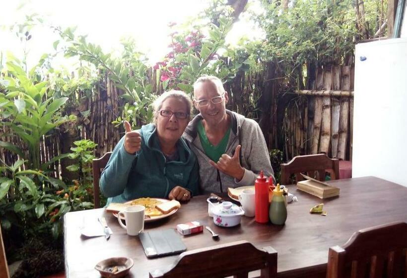 هتل Y Restaurante Playa Linda