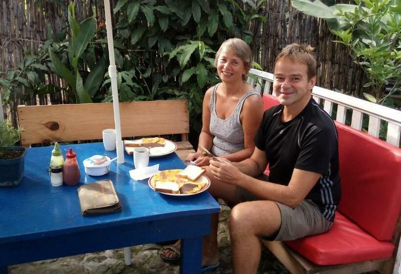 هتل Y Restaurante Playa Linda