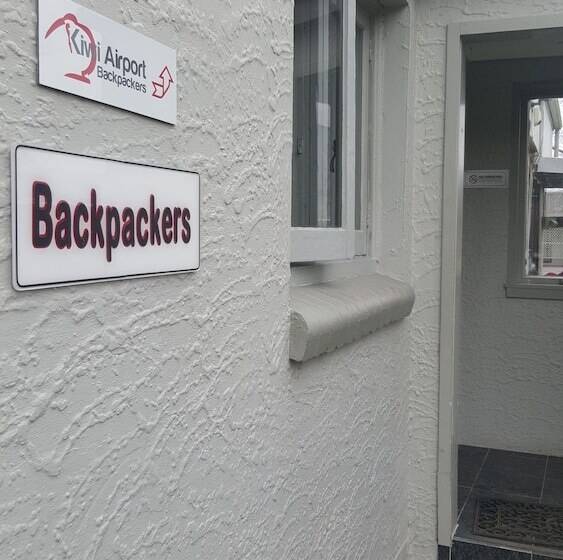 Albergue Kiwi Airport Backpackers