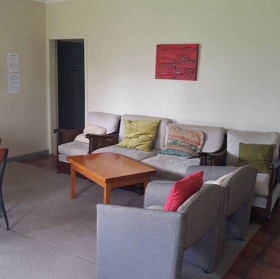 Albergue Kiwi Airport Backpackers