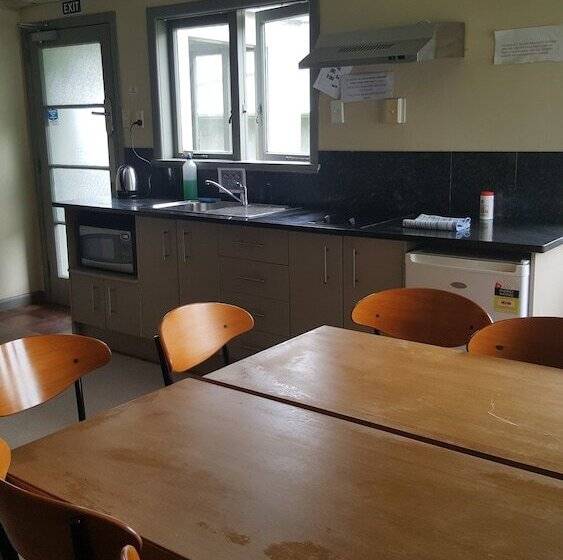 Albergue Kiwi Airport Backpackers