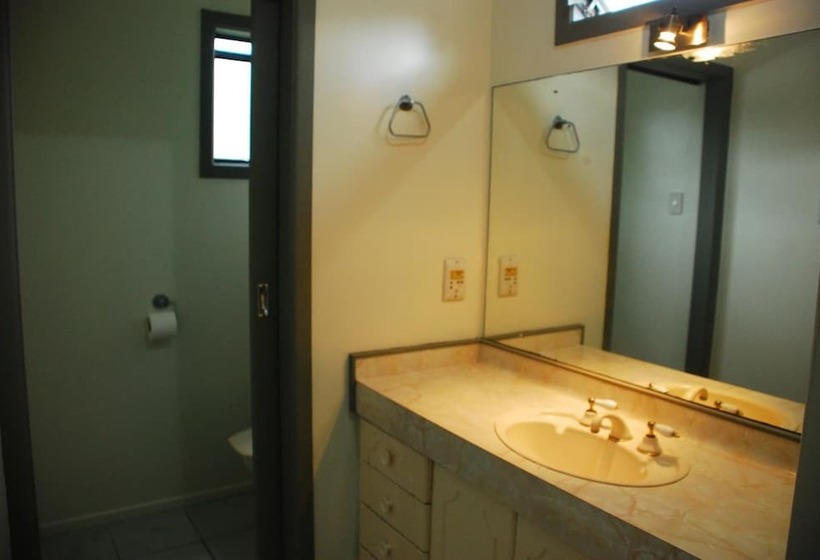 Albergue Kiwi Airport Backpackers