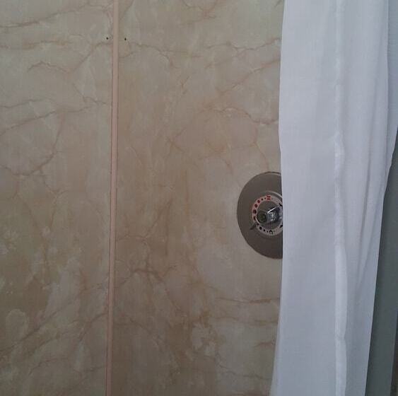 Albergue Kiwi Airport Backpackers