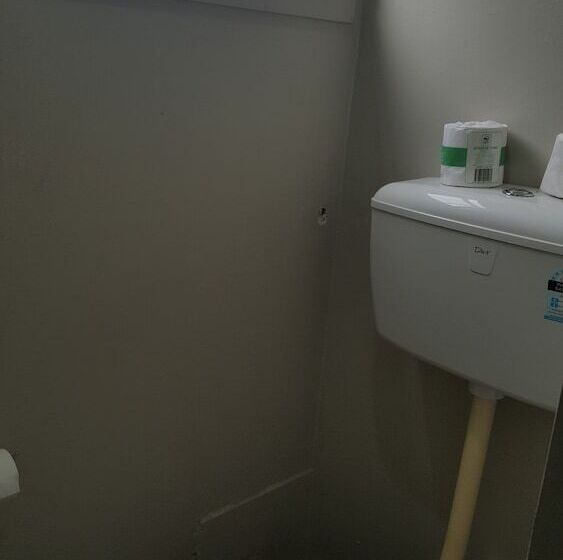 Albergue Kiwi Airport Backpackers