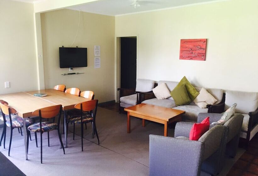 Albergue Kiwi Airport Backpackers