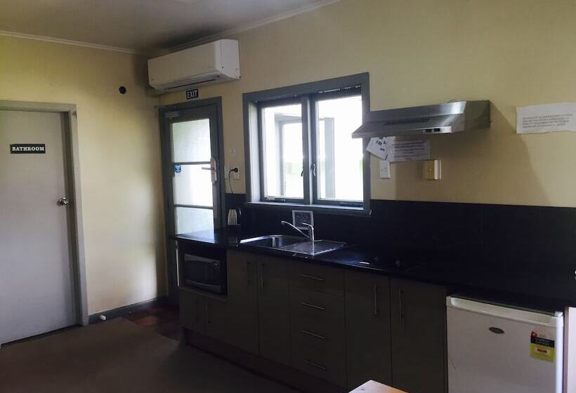 Albergue Kiwi Airport Backpackers