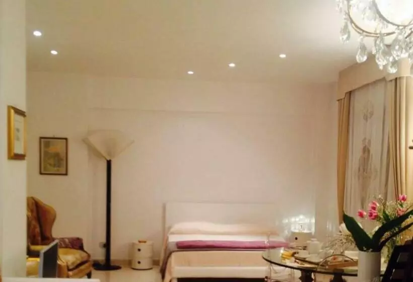 تختخواب و صبحانه L'attico Del Centro