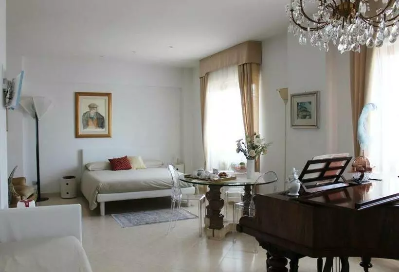 تختخواب و صبحانه L'attico Del Centro