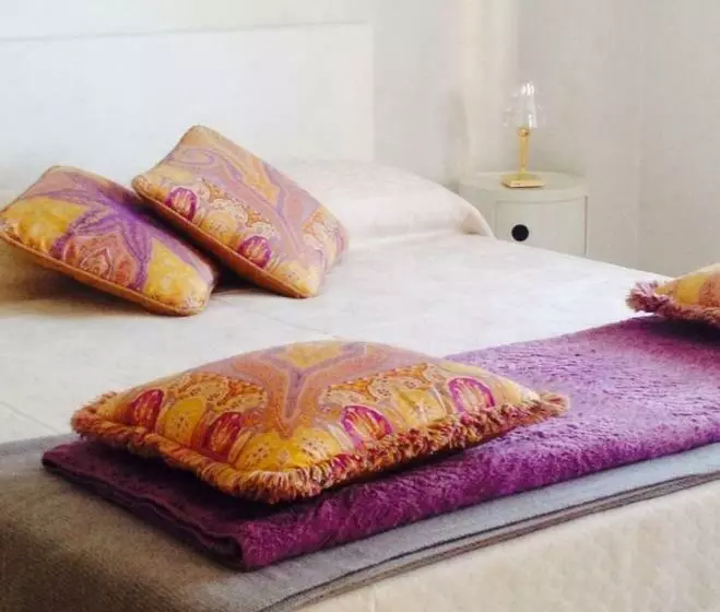 تختخواب و صبحانه L'attico Del Centro