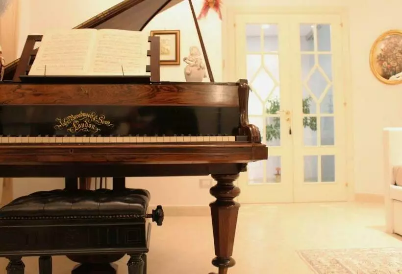 تختخواب و صبحانه L'attico Del Centro