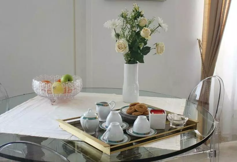 تختخواب و صبحانه L'attico Del Centro