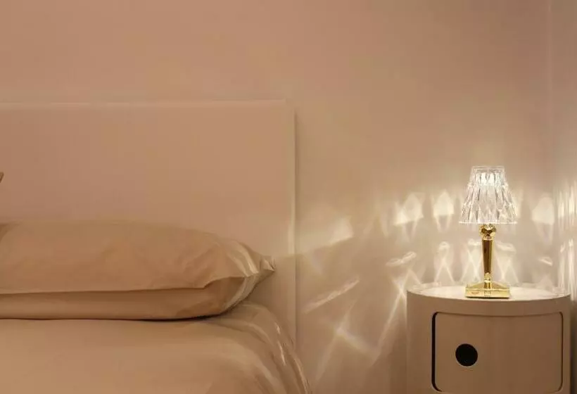 تختخواب و صبحانه L'attico Del Centro