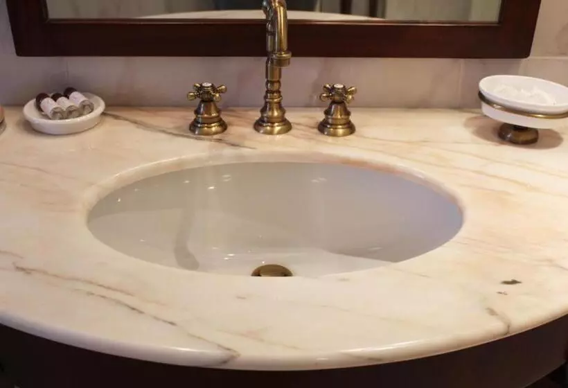 تختخواب و صبحانه L'attico Del Centro