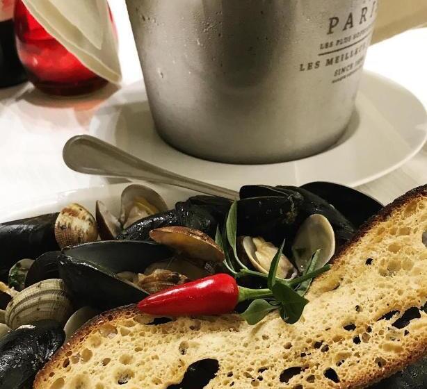 تختخواب و صبحانه Napolart