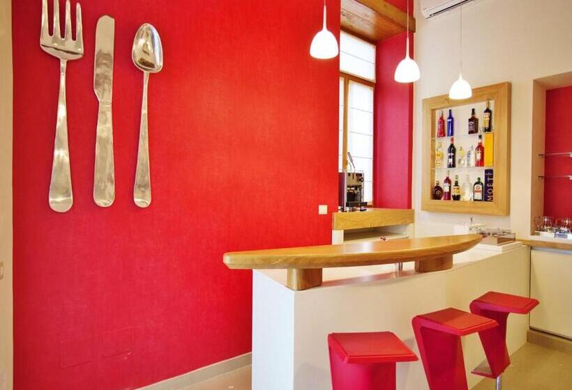 تختخواب و صبحانه Napolart