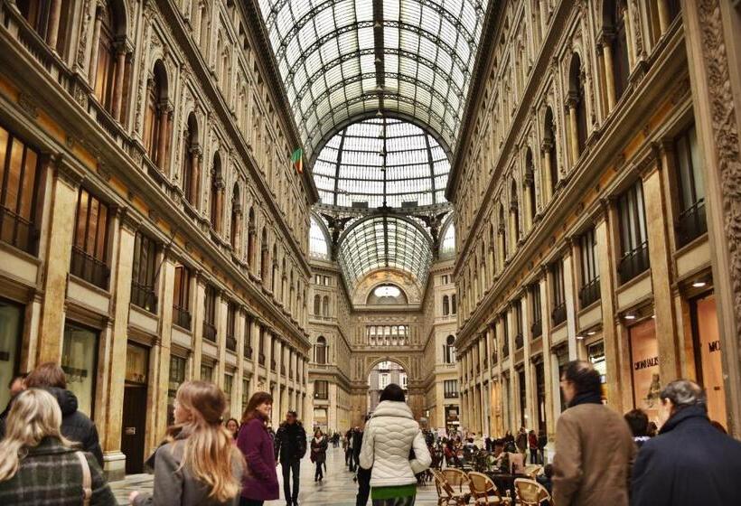 تختخواب و صبحانه Napolart