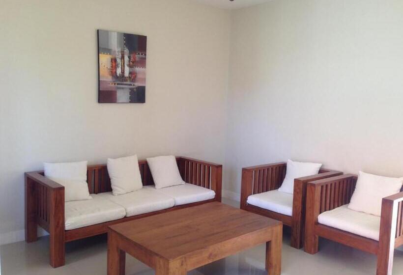 ホテル Oxy House Bali