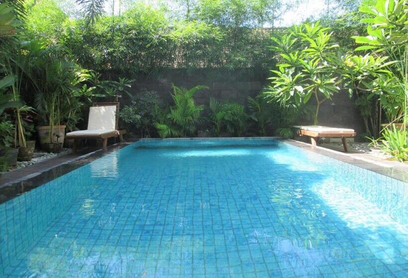 ホテル Oxy House Bali