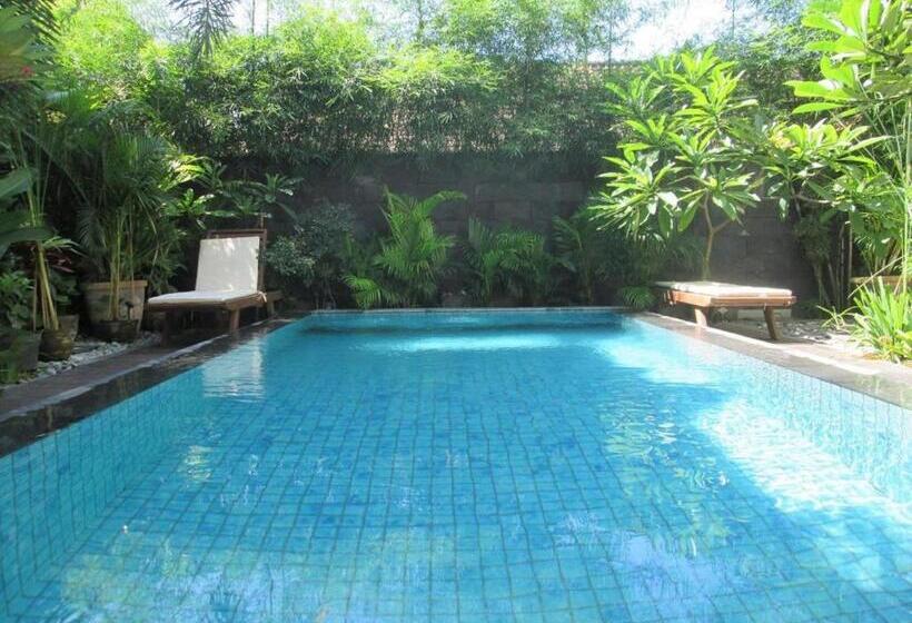 ホテル Oxy House Bali