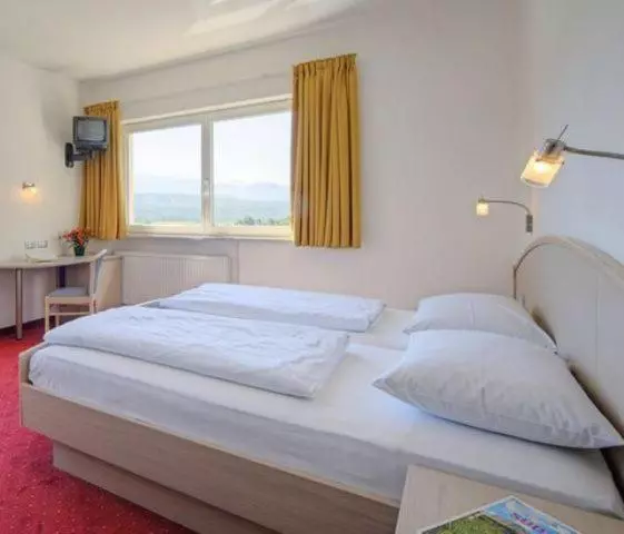 ホテル Pension Steingarten