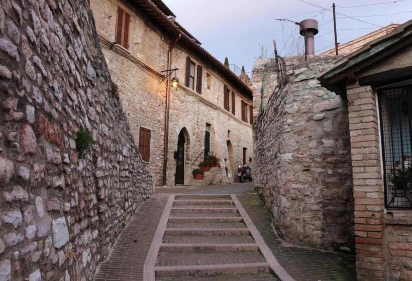 بنسيون La Casina Colorata