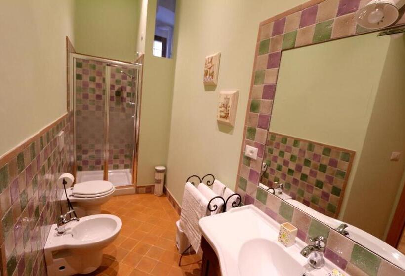 بنسيون La Casina Colorata