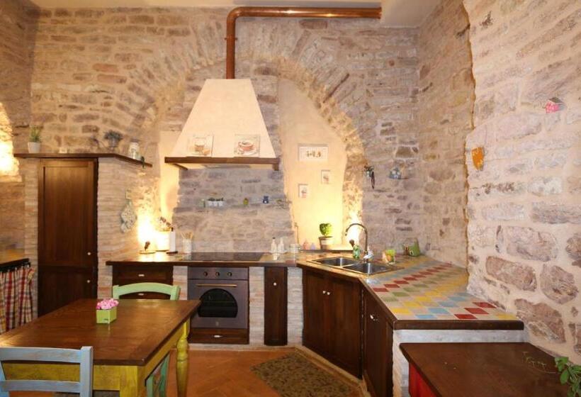 بنسيون La Casina Colorata