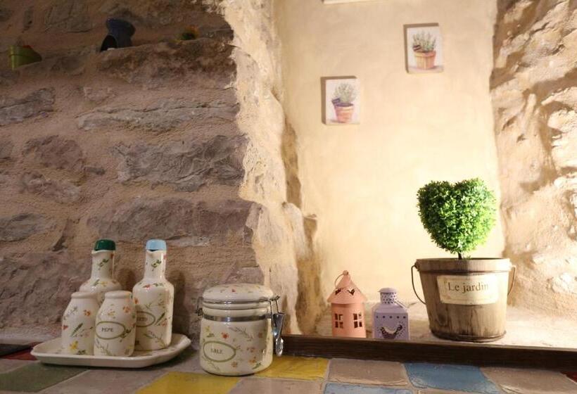 بنسيون La Casina Colorata