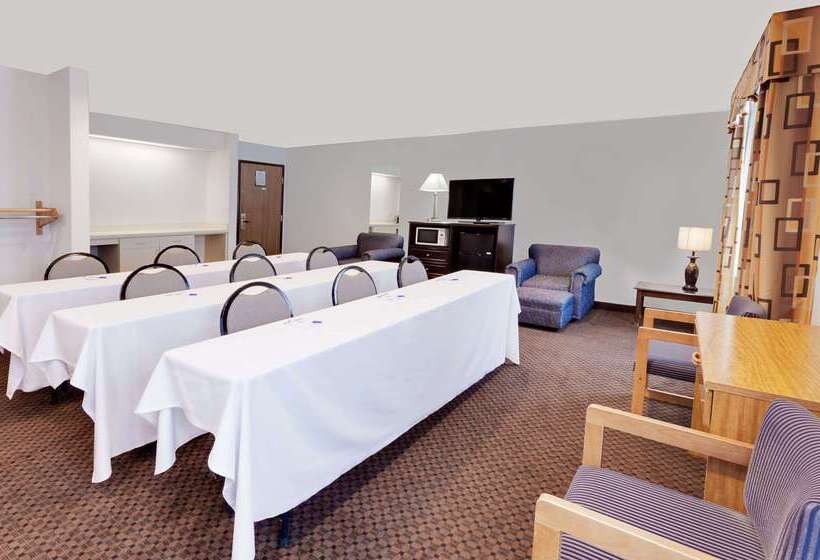 בית מלון כפרי Baymont By Wyndham Battle Creek Downtown