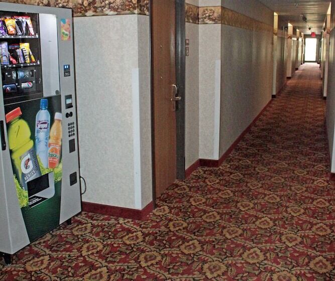 בית מלון כפרי Baymont By Wyndham Battle Creek Downtown