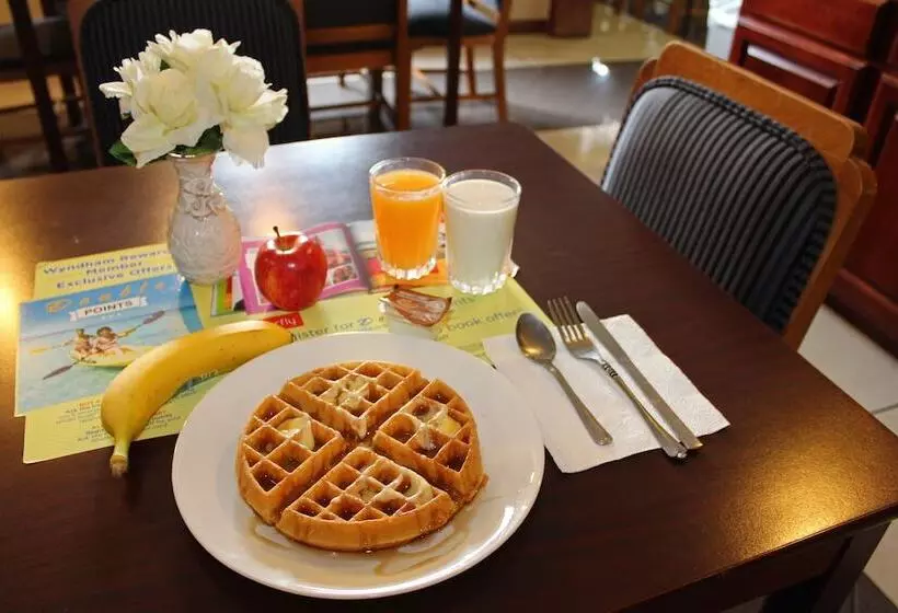 호텔 Baymont By Wyndham Battle Creek Downtown