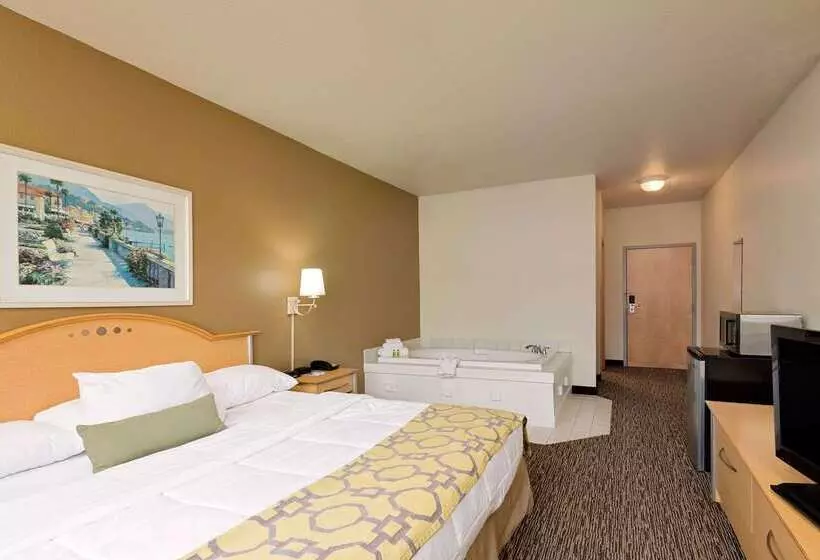 호텔 Baymont By Wyndham Lawrenceburg