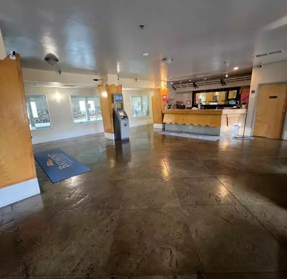 호텔 Baymont By Wyndham Lawrenceburg