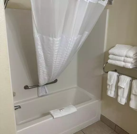 호텔 Baymont By Wyndham Lawrenceburg