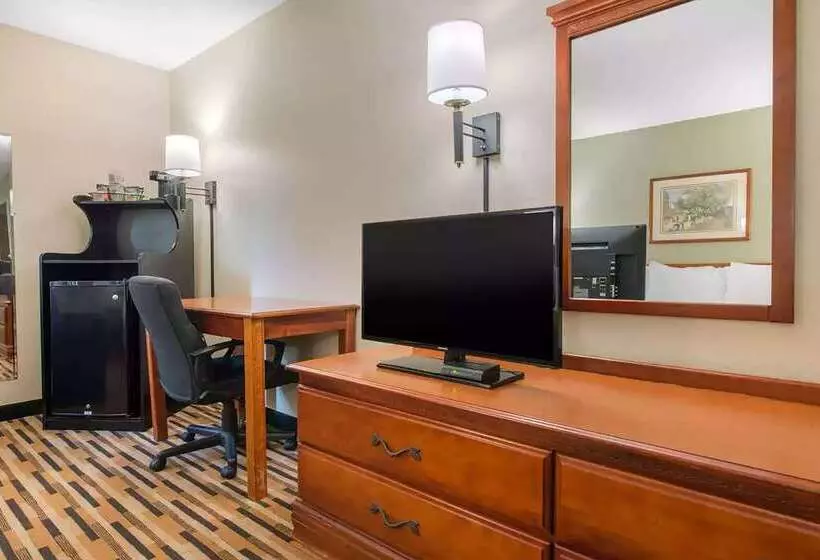 Hotel Baymont By Wyndham Port Wentworth