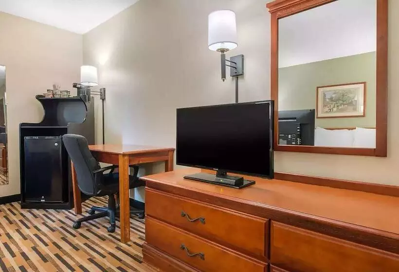 Hotel Baymont By Wyndham Port Wentworth