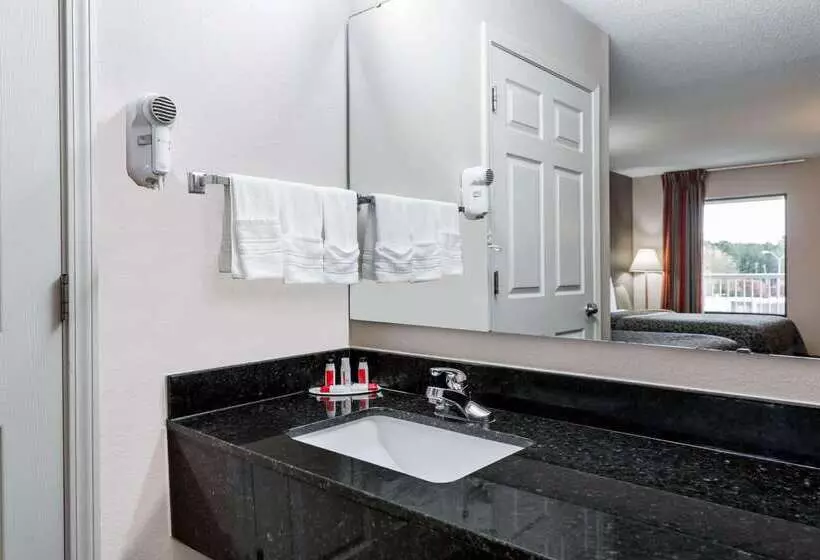 בית מלון כפרי Days Inn By Wyndham Lugoff