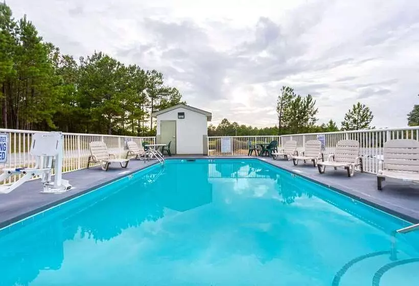 בית מלון כפרי Days Inn By Wyndham Lugoff