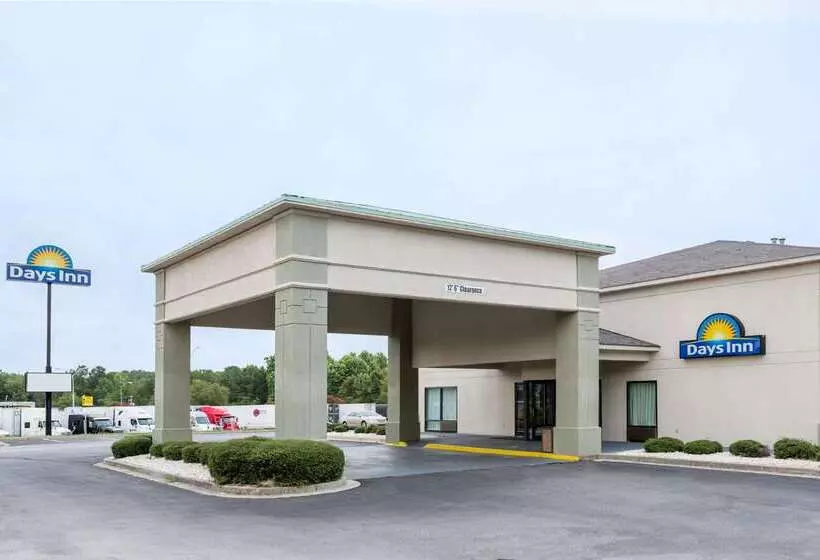 בית מלון כפרי Days Inn By Wyndham Lugoff