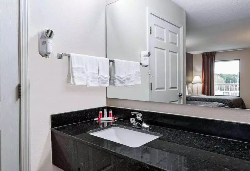 בית מלון כפרי Days Inn By Wyndham Lugoff