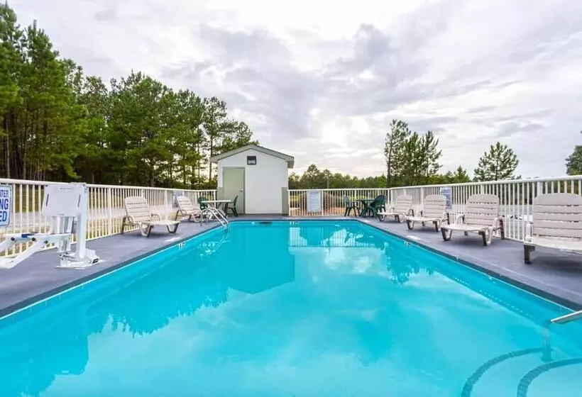 בית מלון כפרי Days Inn By Wyndham Lugoff