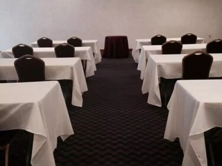 هتل Days Inn By Wyndham Pottstown