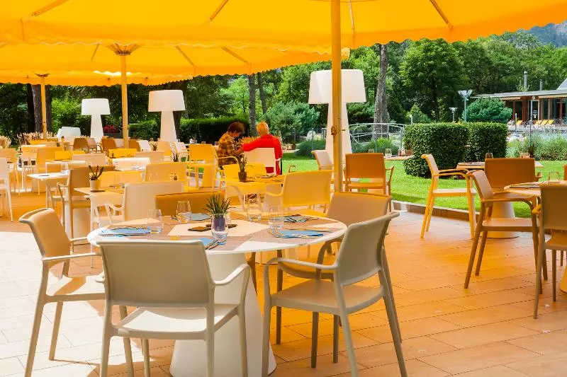 Отель Grand Hôtel Des Bains De Lavey