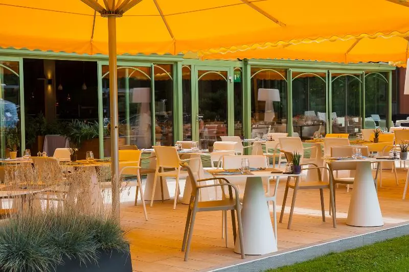 Отель Grand Hôtel Des Bains De Lavey