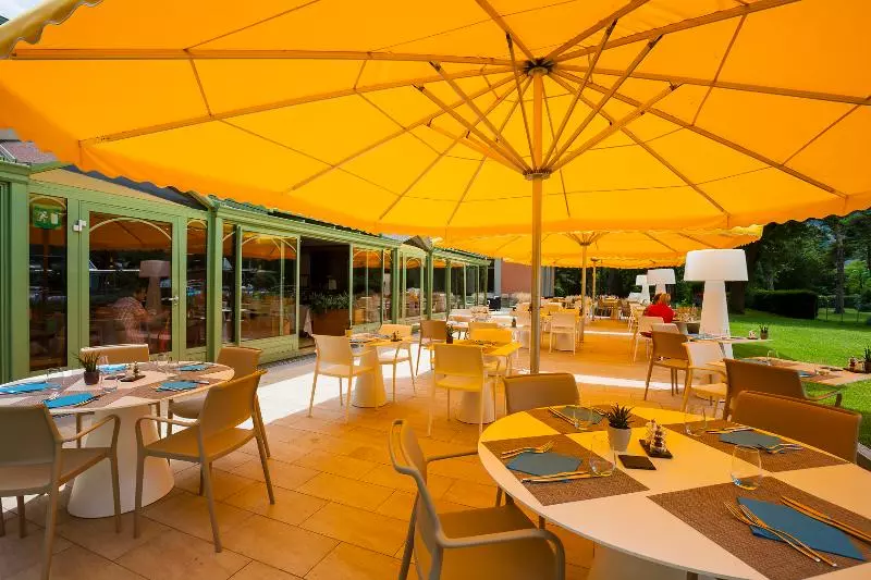 Отель Grand Hôtel Des Bains De Lavey