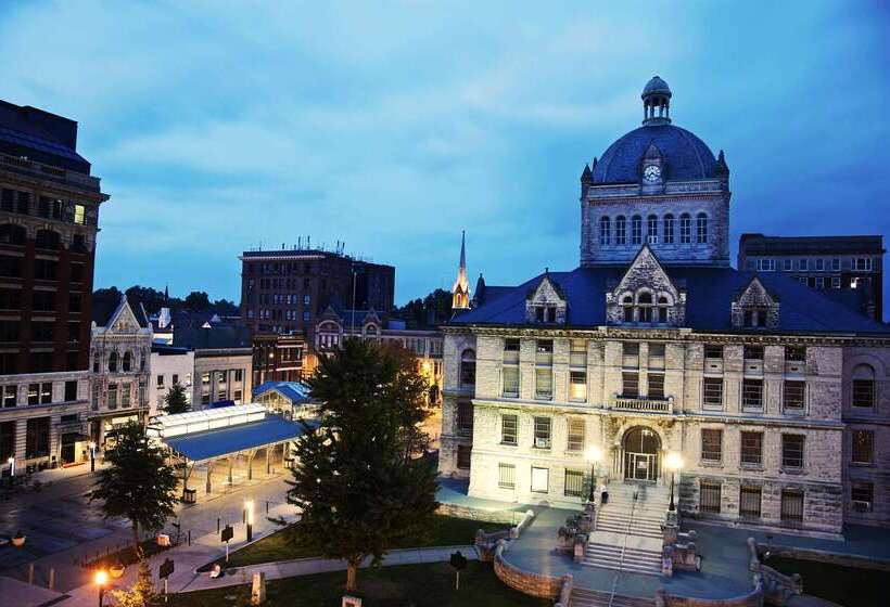 Отель Guesthouse Inn & Suites Lexington