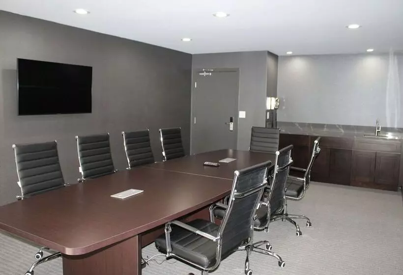 Hourglass Hotel, Ascend Hotel Collection