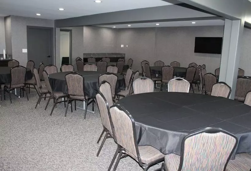 Hourglass Hotel, Ascend Hotel Collection